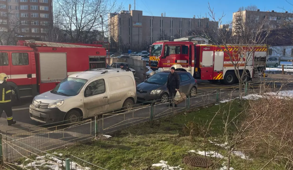 На місці події працювали 15 рятувальників. Фото: ДСНС Києва