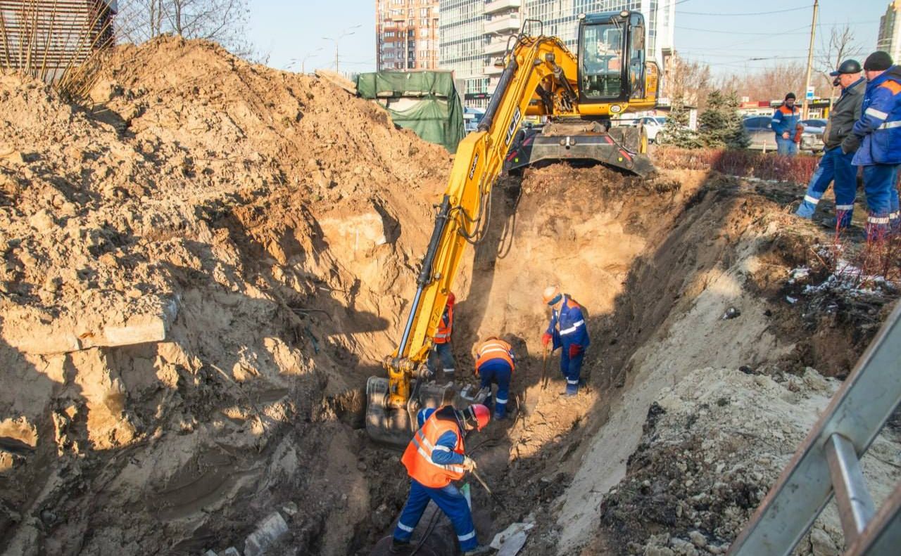 Жителям столичних Теремків повернули тепло після аварії на мережі. Фото: Київтеплоенерго
