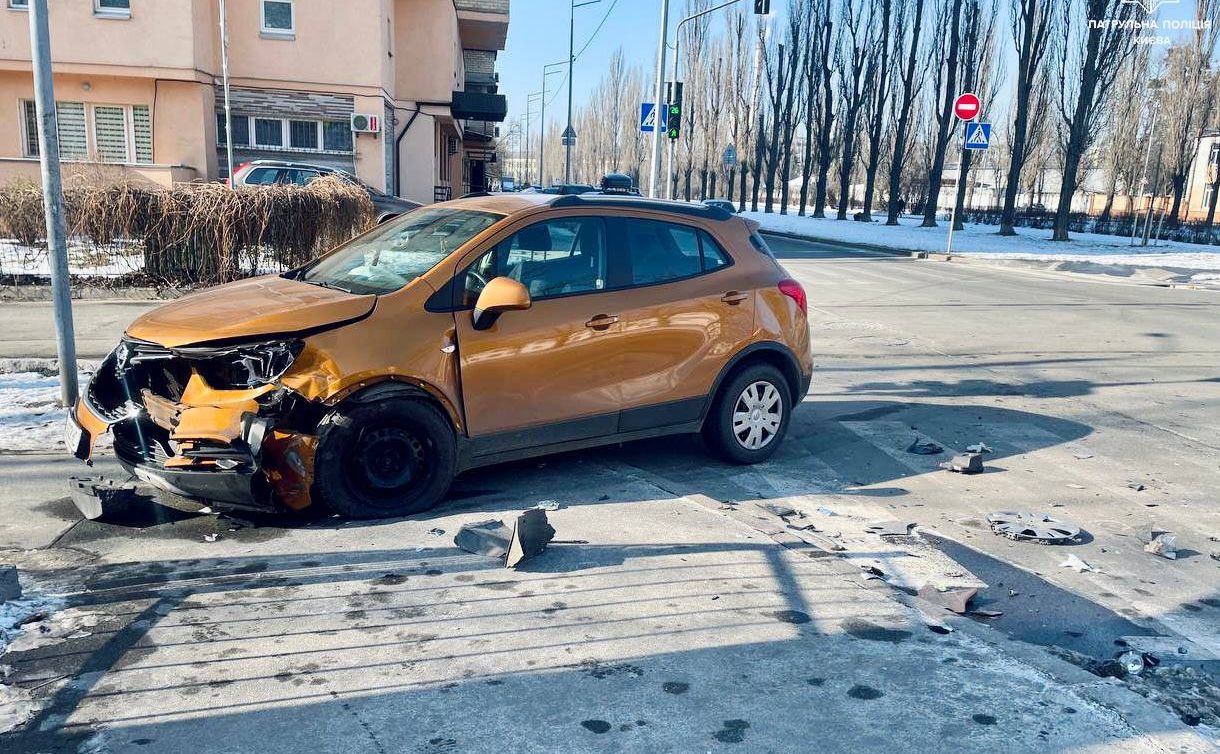 Машина, яка постраждала від уадру п’яного водія. Фото: Патрульна поліція Києва
