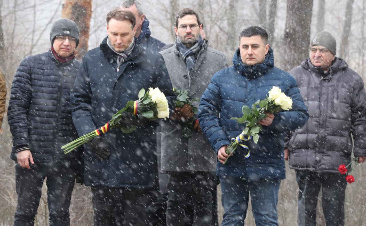 Дипломати принесли квіти до місця пам’яті. Фото: Посольство Німеччини