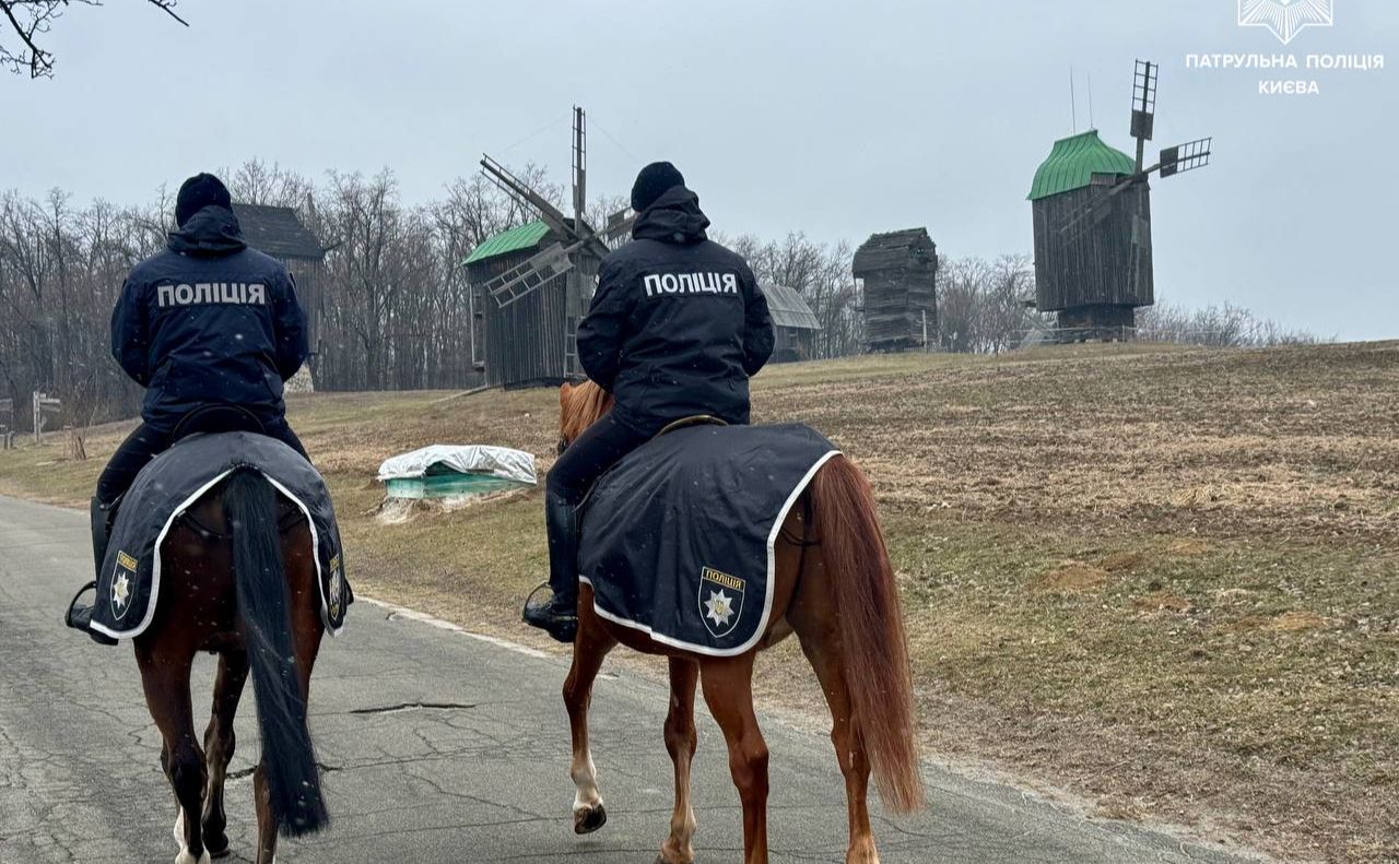 Кінна поліція у Пирогові. Фото: Патрульна поліція Києва