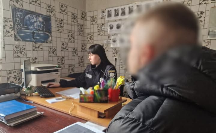 Чоловіку повідомили про підозру у шахрайстві. Фото: Нацполіція
