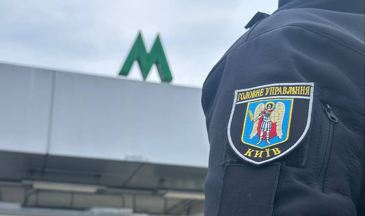Щодня порядок у підземці забезпечують посилені патрулі. Фото: поліція Києва