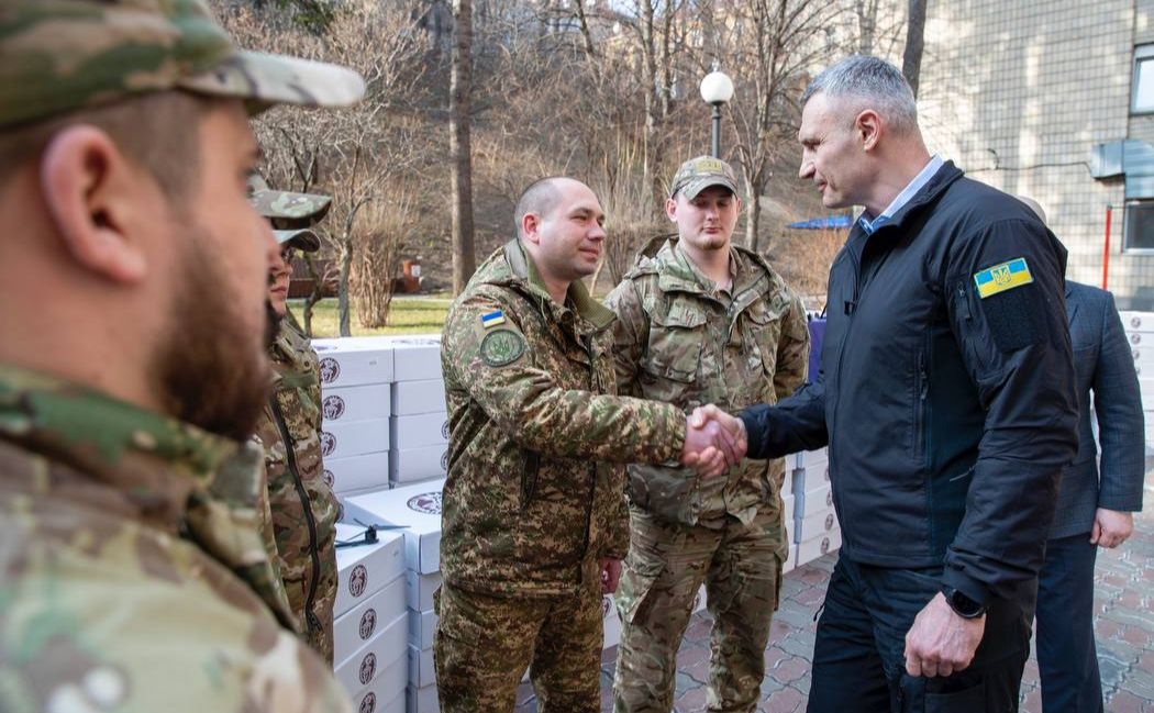 Віталій Кличко під час зустрічі з військовими. Фото: пресслужба мера