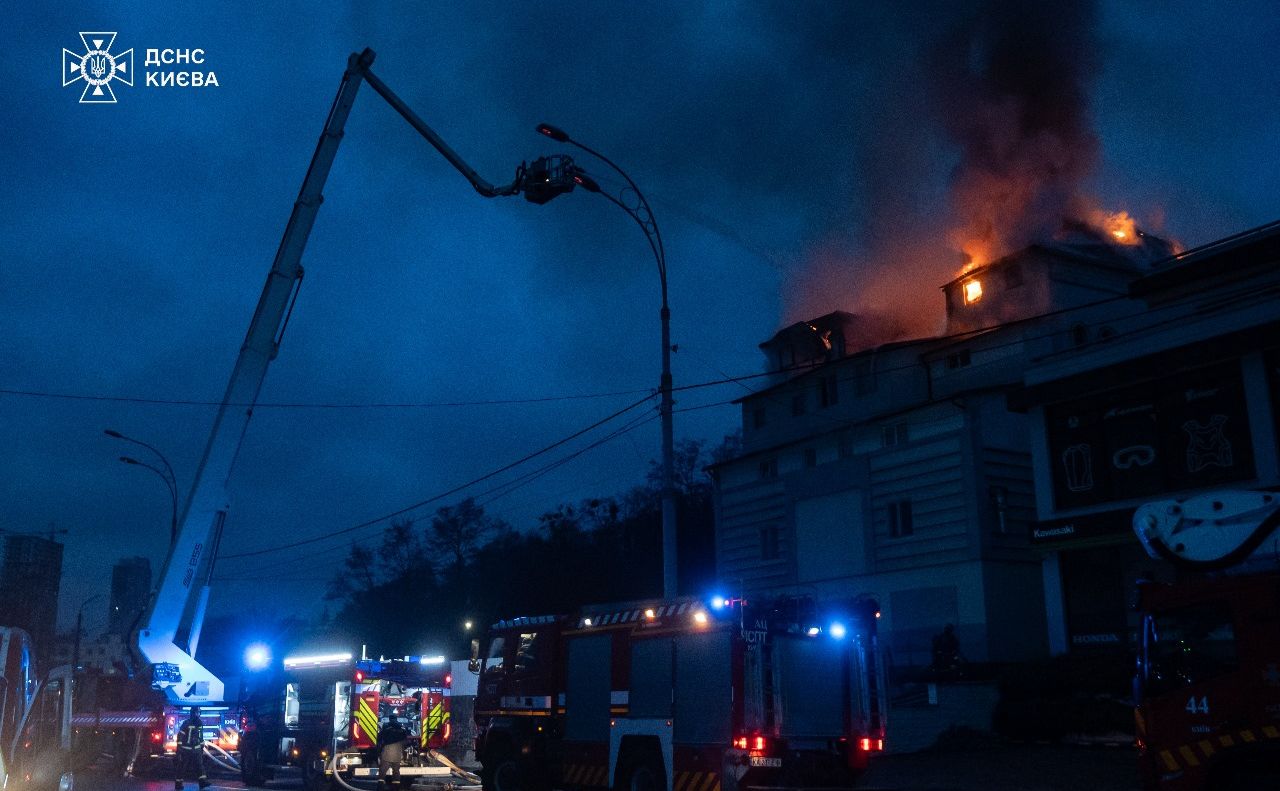Пожежа у будинку по вулиці Гайдамацькій. Фото: ГУ ДСНС у м.Києві