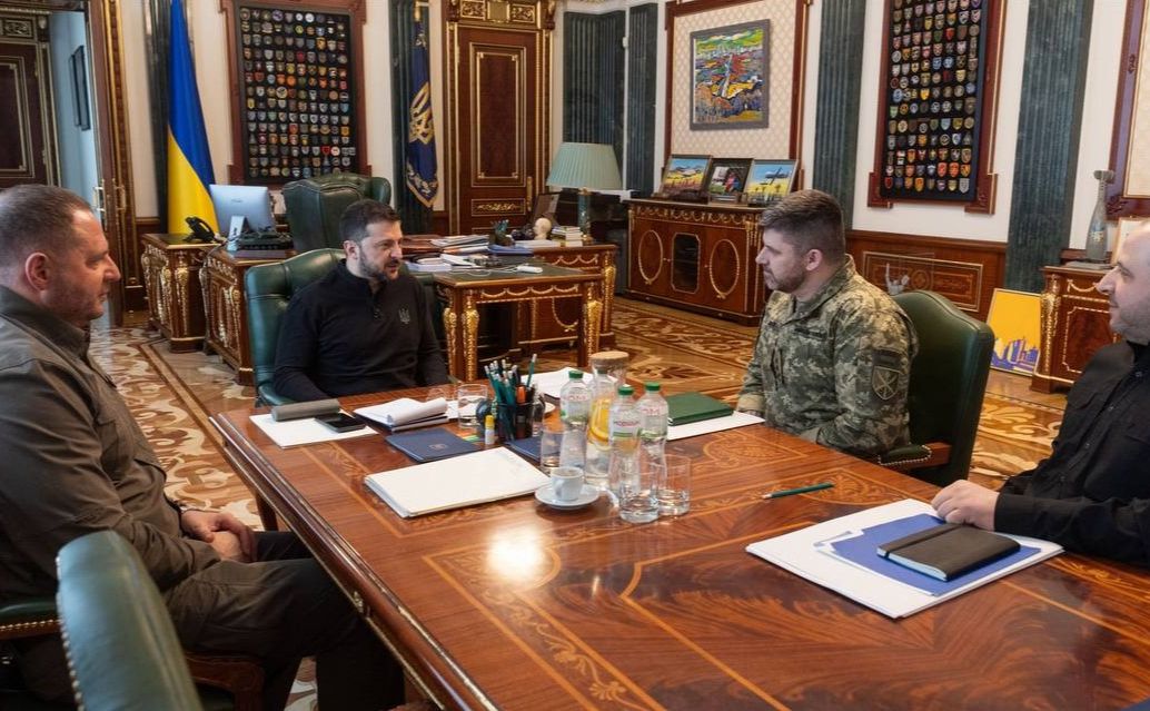 Президент Володимир Зеленський з новим начальником Генерального штабу Андрієм Гнатовим. Фото: Офіс президента
