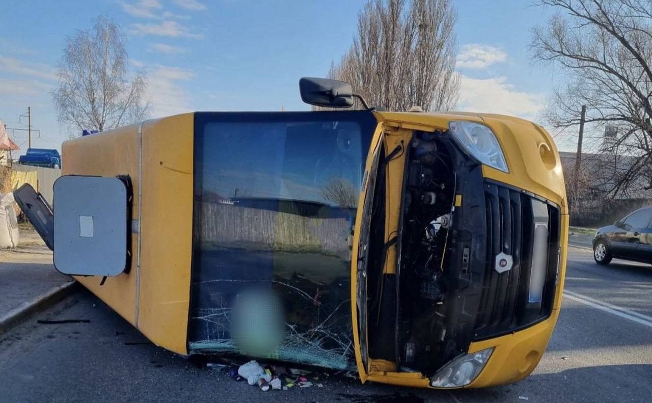 Маршрутка потрапила в ДТП. Фото: Нацполіція