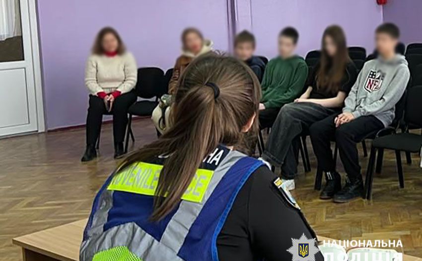 Під час з’ясування обставин інциденту. Фото: поліція Києва