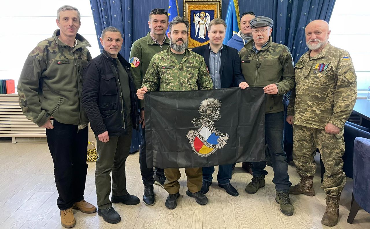 Володимир Бондаренко та представники «Польського легіону». Фото: фб-сторінка Володимира Бондаренка