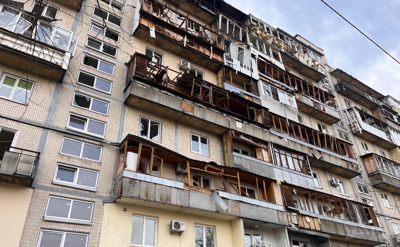 Пошкоджена дев’ятиповерхівка на Березняках. Фото: Даша Гришина