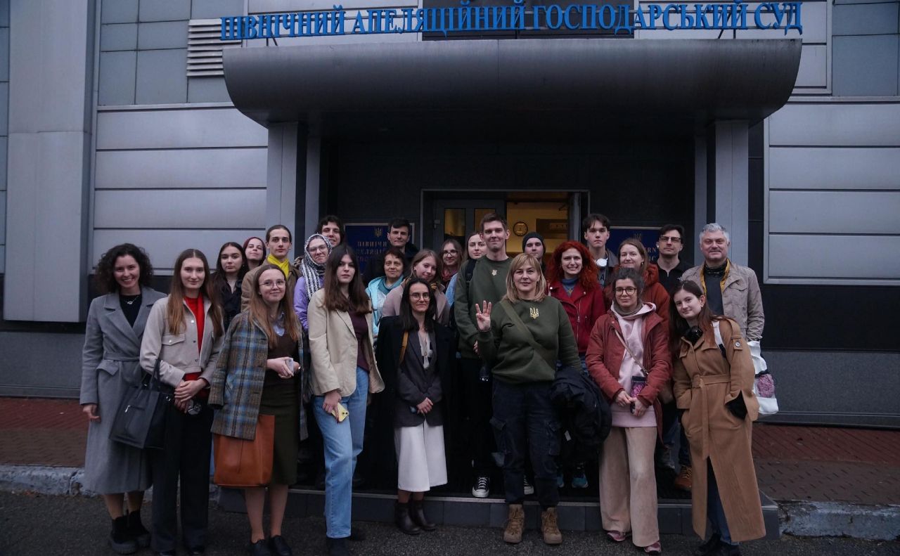 Група підтримки та юристи, які були на засіданні суду. Фото: Сергія Нечая