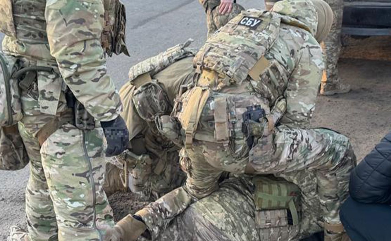 Ворожого поплічника затримали «на гарячому». Фото: СБУ