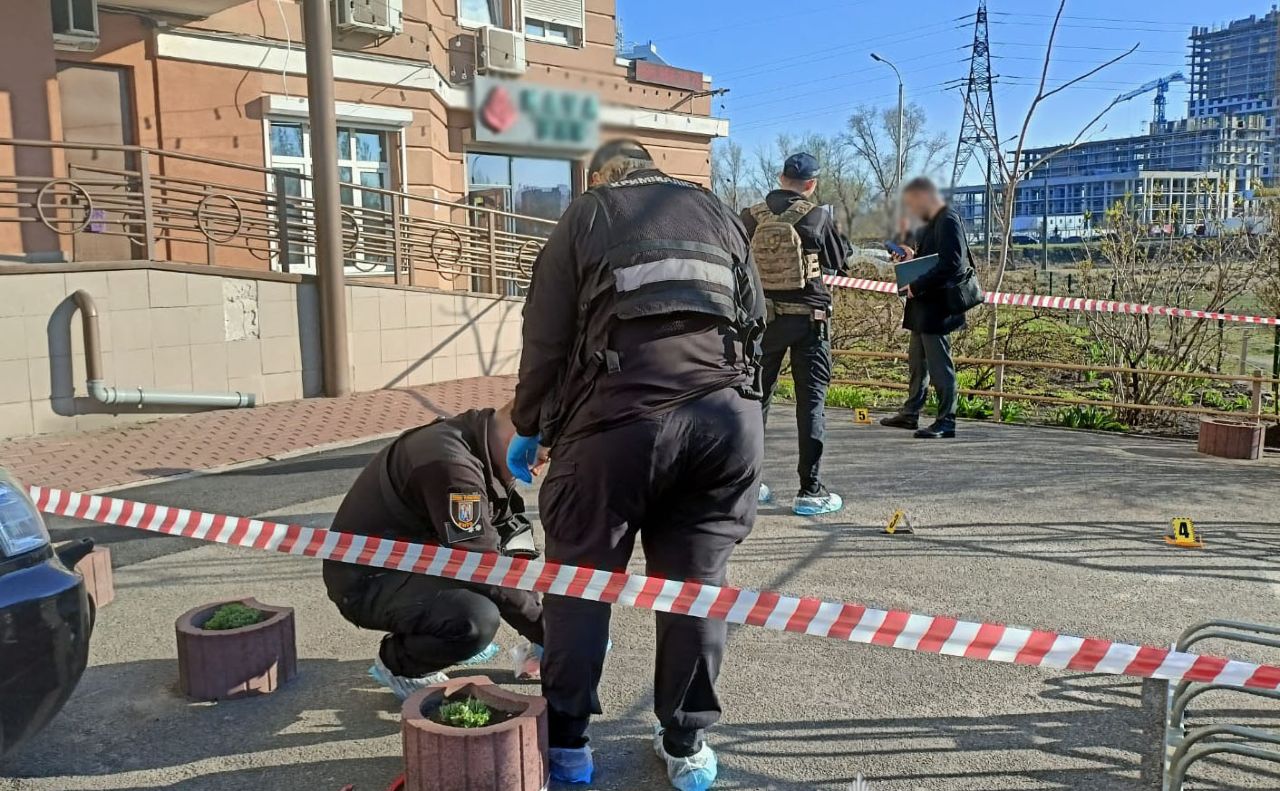 З місця події вилучили стріляні гільзи. Фото: Нацполіція