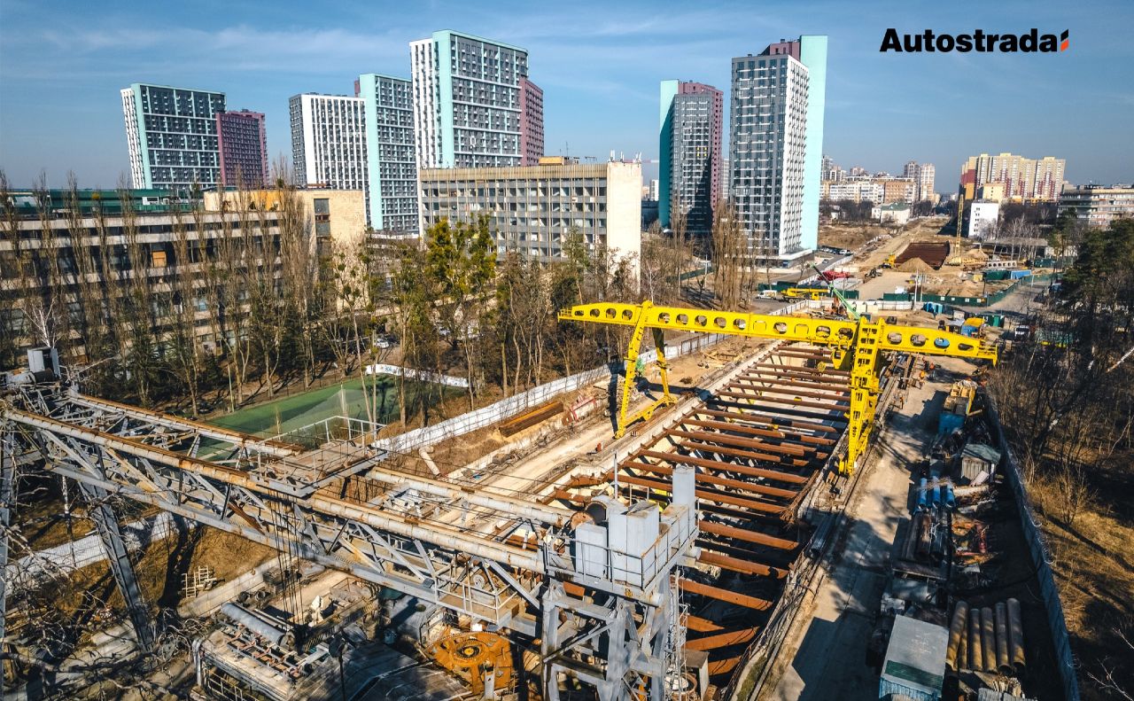 будівництво метро в районі проспекту Європейського Союзу. Фото: Автострада