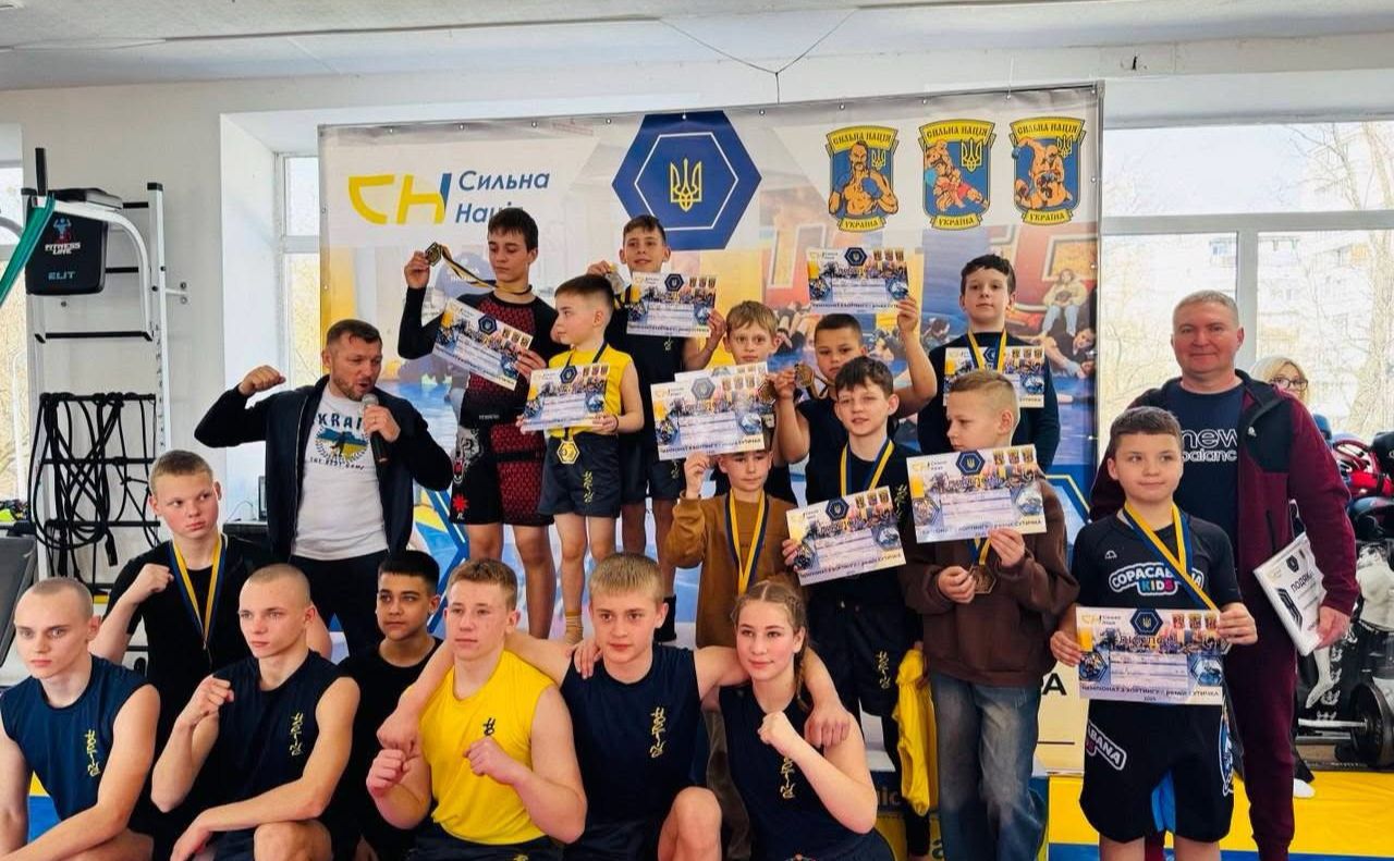 Переможці та учасники чемпіонату з хортингу. Фото надане організаторами