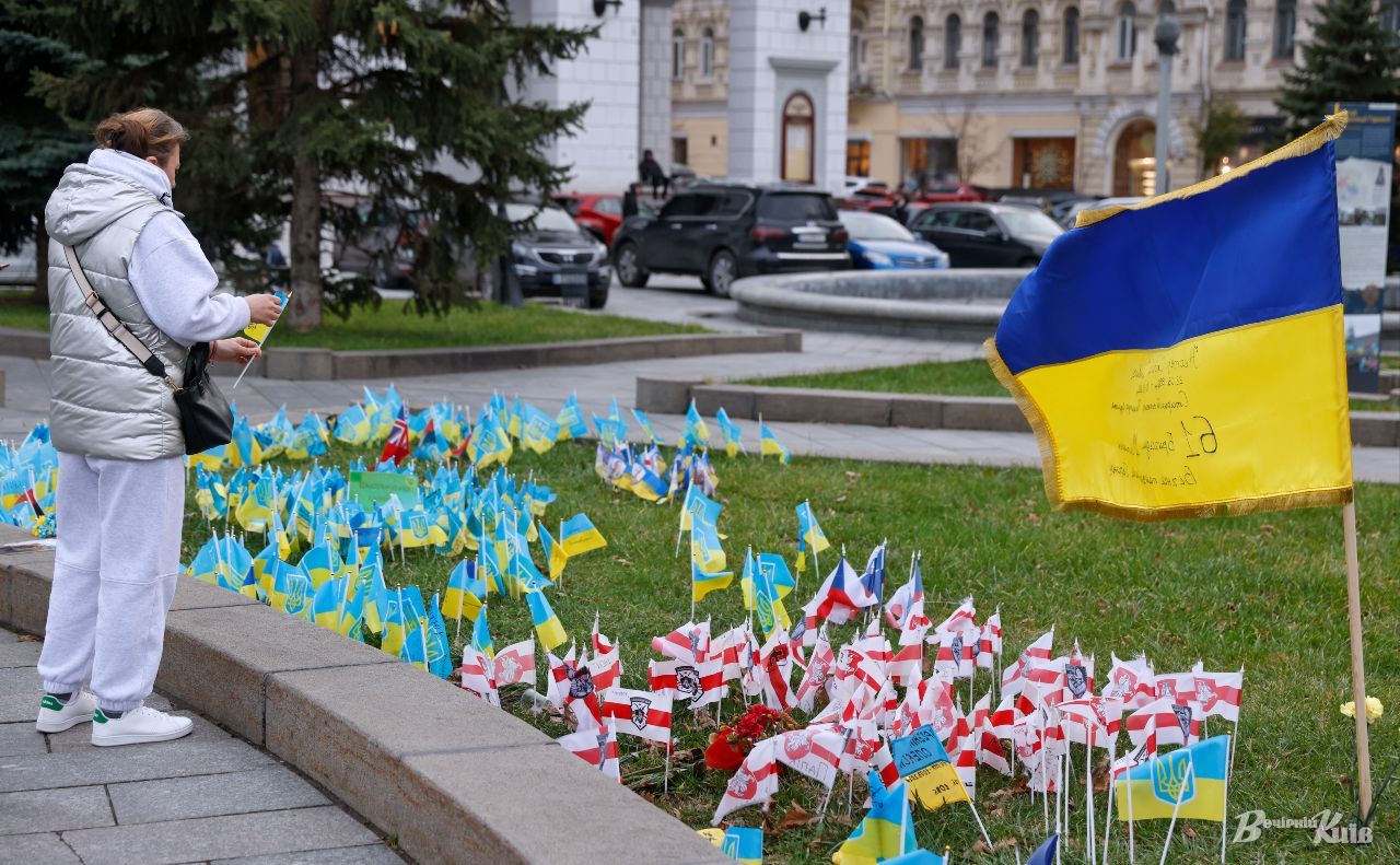 Щоранку українці віддіють шану загиблим захисникам.Ілюстративне фото: Борис Корпусенко