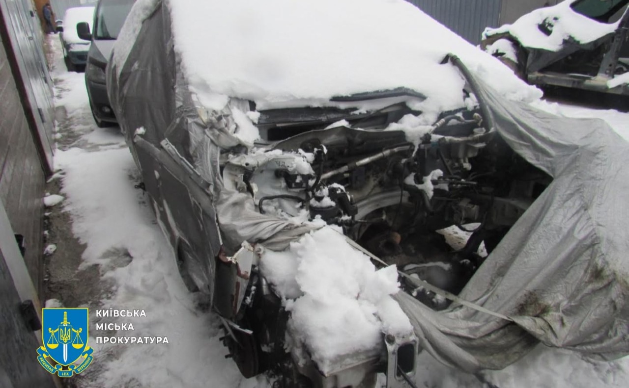 Фото однієї з розібраних автівок. Фото: прокуратура