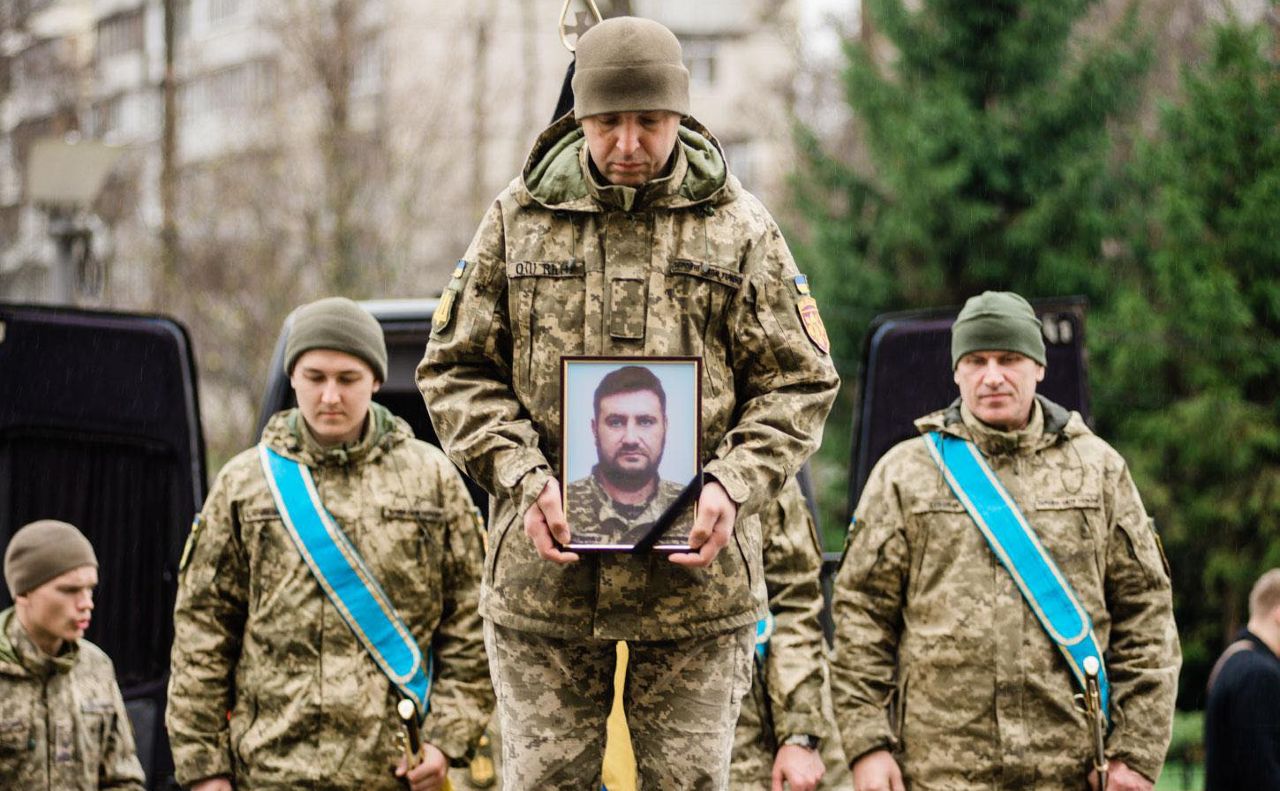 Під час прощання з військовим Олександром Андрущенком. Фото: Олександр Драбинко, фейсбук
