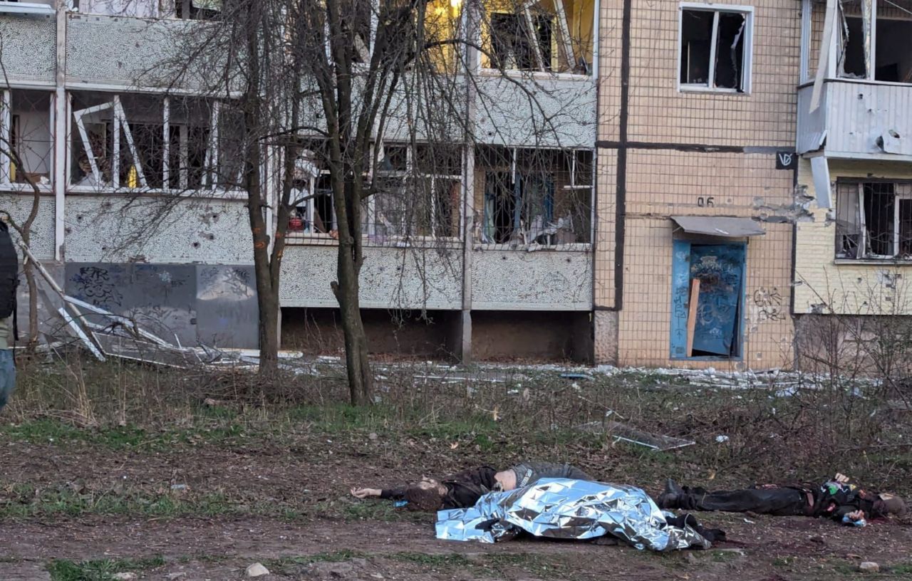 Внаслідок ракетного удару по Кривому Рогу загинули 9 дорослих і 9 дітей. Фото: Facebook/Зеленський