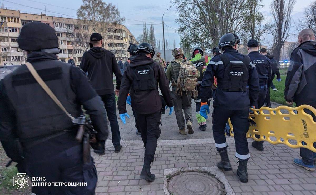 Рятувальники у Кривому Розі. Фото: ДСНС