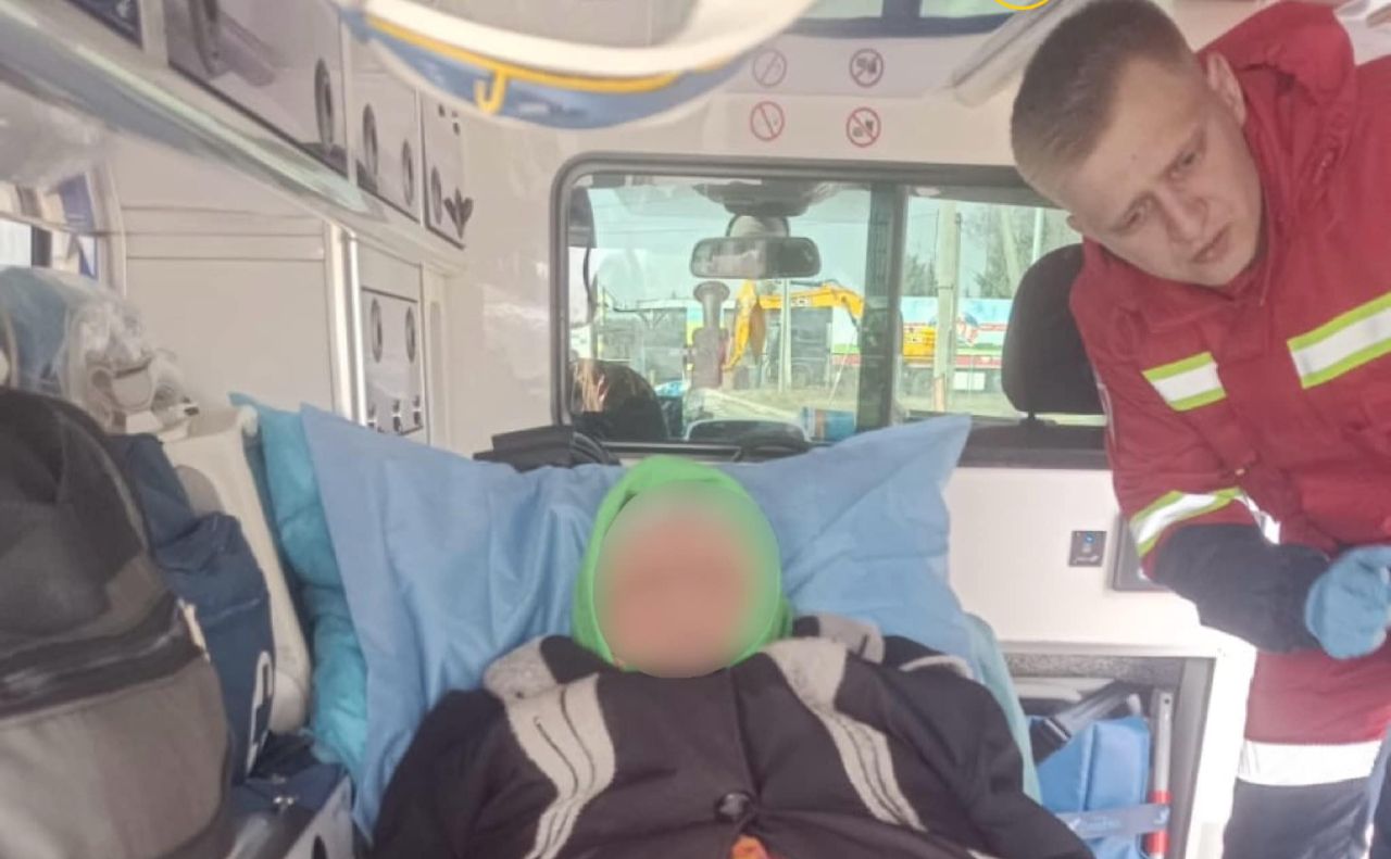 Серед евакуйованих — маломобільні та тяжкохворі громадяни. Фото: Омбудсман України