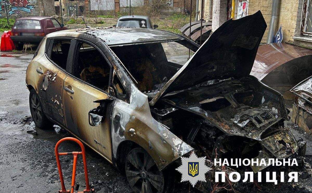 Постраждала автівка. Фото: Національна поліція