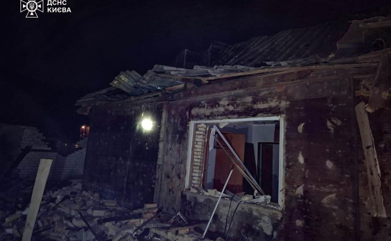 Будівля, що згоріла через російський безпілотник. Фото: ГУ ДСНС у м. Києві
