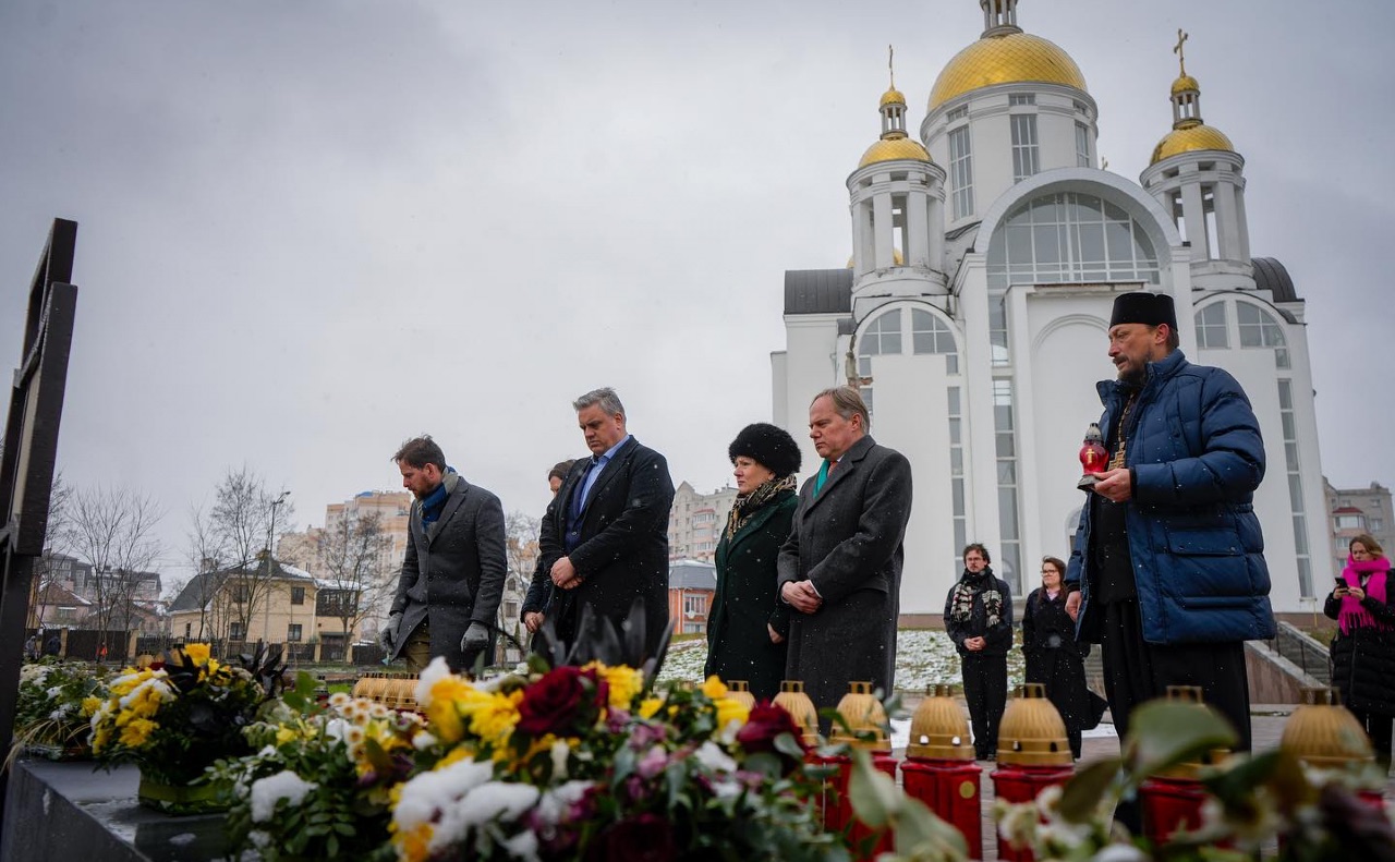Під час візиту гості дізналися про трагічні події, які пережила громада у лютому–березні 2022 року. Фото: Бучанська міськрада