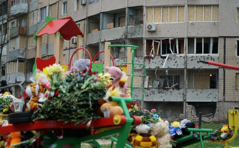 Місце ракетного удару по Кривому Рогу, де загинули діти. Фото з відкритих джерел.