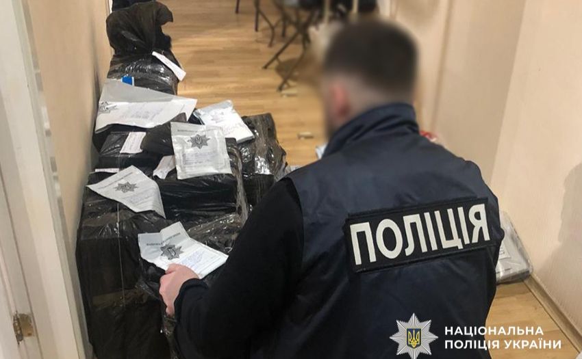 Під час обшуку. Фото: поліція Києва