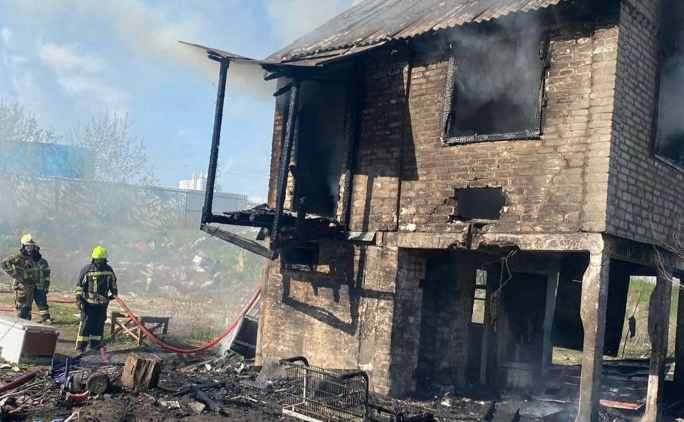 На місці події працювали 13 рятувальників. Фото: ДСНС Києва