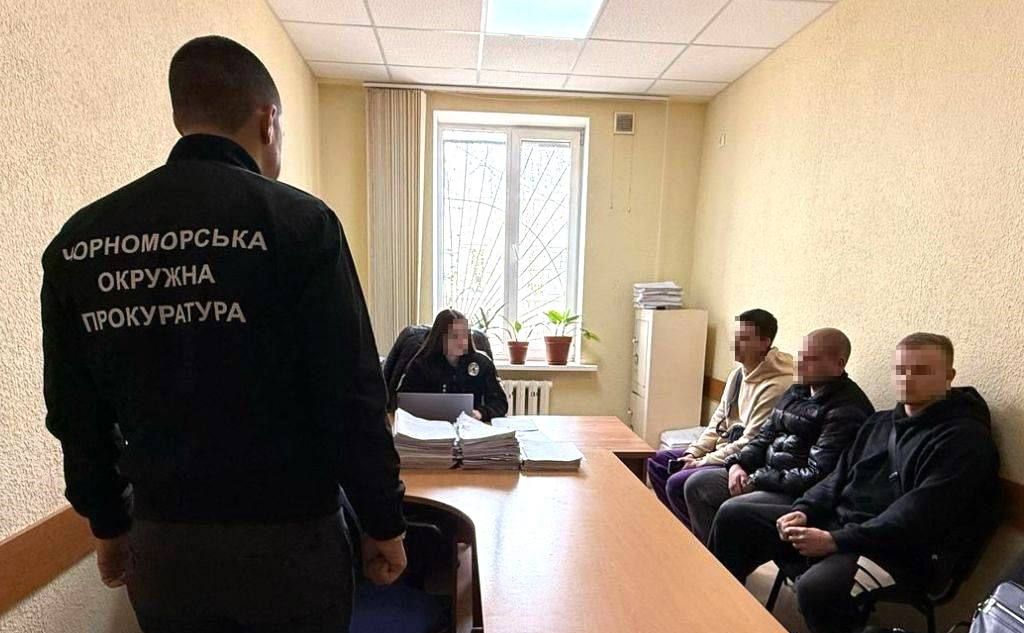 Чорноморська окружна прокуратура оприлюднила фото затриманих