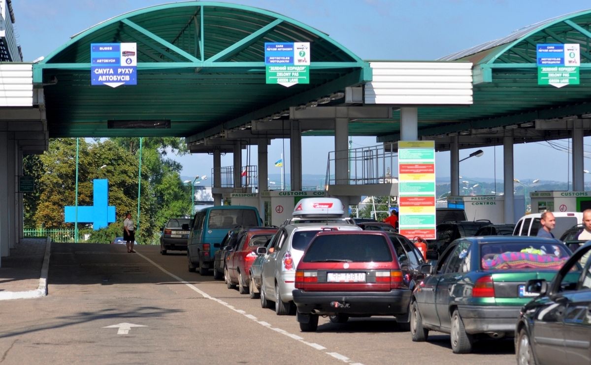 Рух на виїзд з України легкових автомобілів обмежать. Фото з відкритих джерел