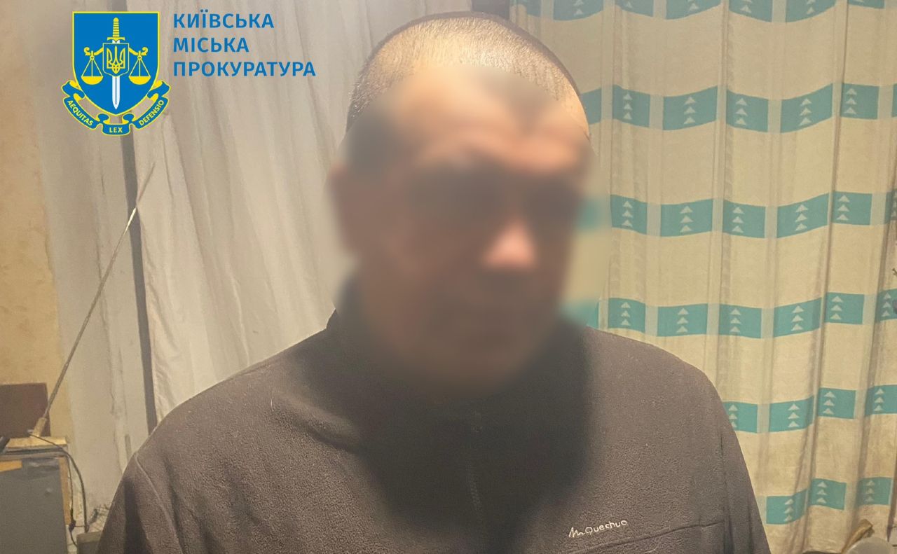 Чоловік виманив у пенсіонерки її заощадження. Фото: Київська міська прокуратура
