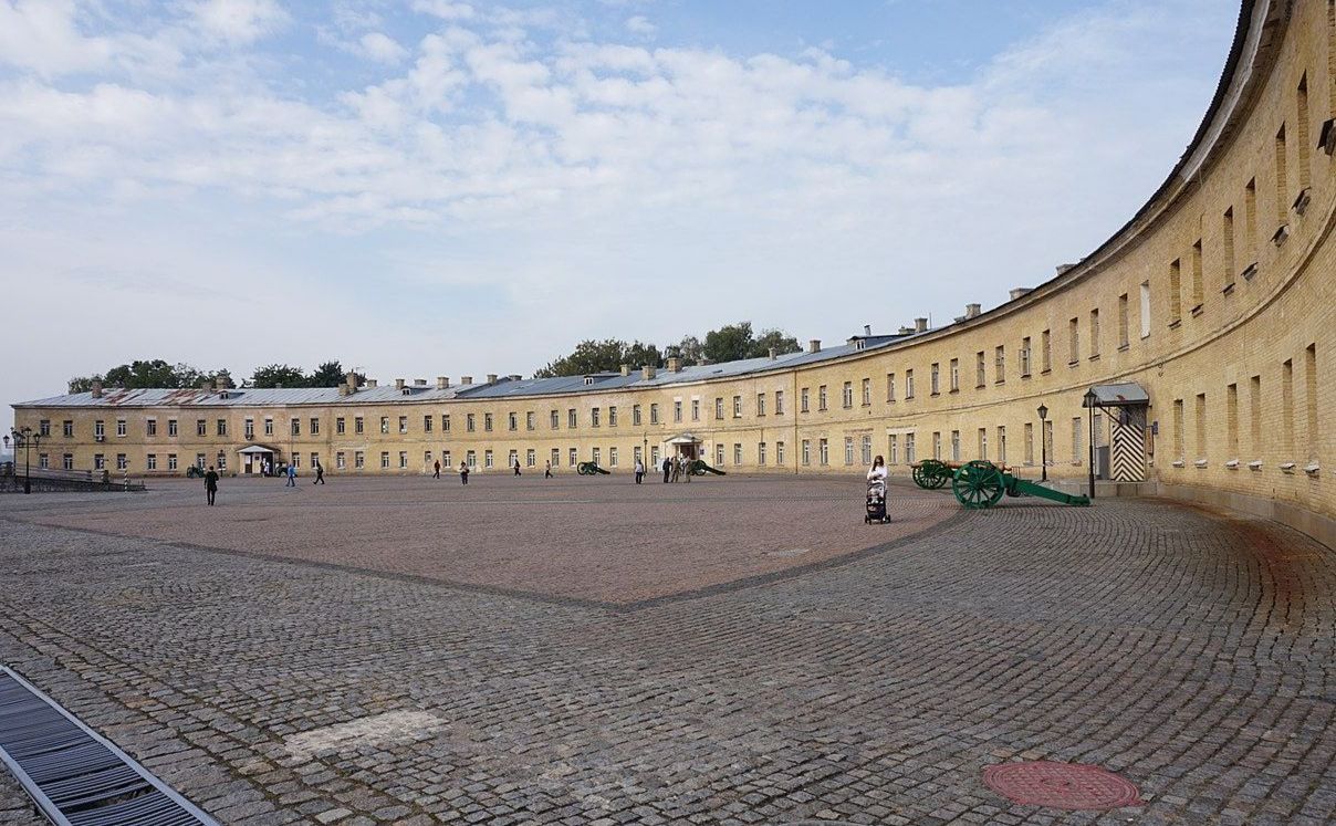 Кінопокази влаштовують у Київській фортеці. Фото: Вікіпедія, Володимир Бондар.