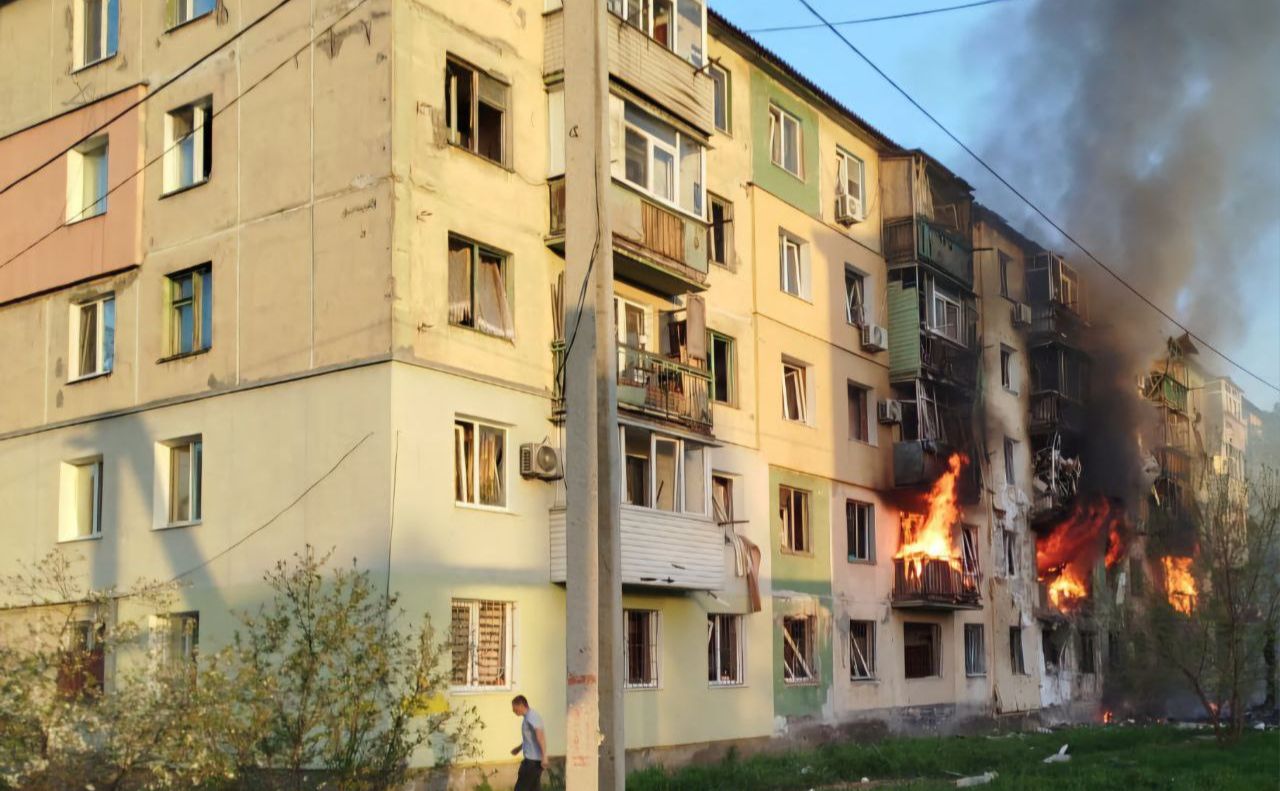 Постраждала багатоповерхівка у Павлограді на Дніпропетровщині. Фото: ТГ Сергій Лисак