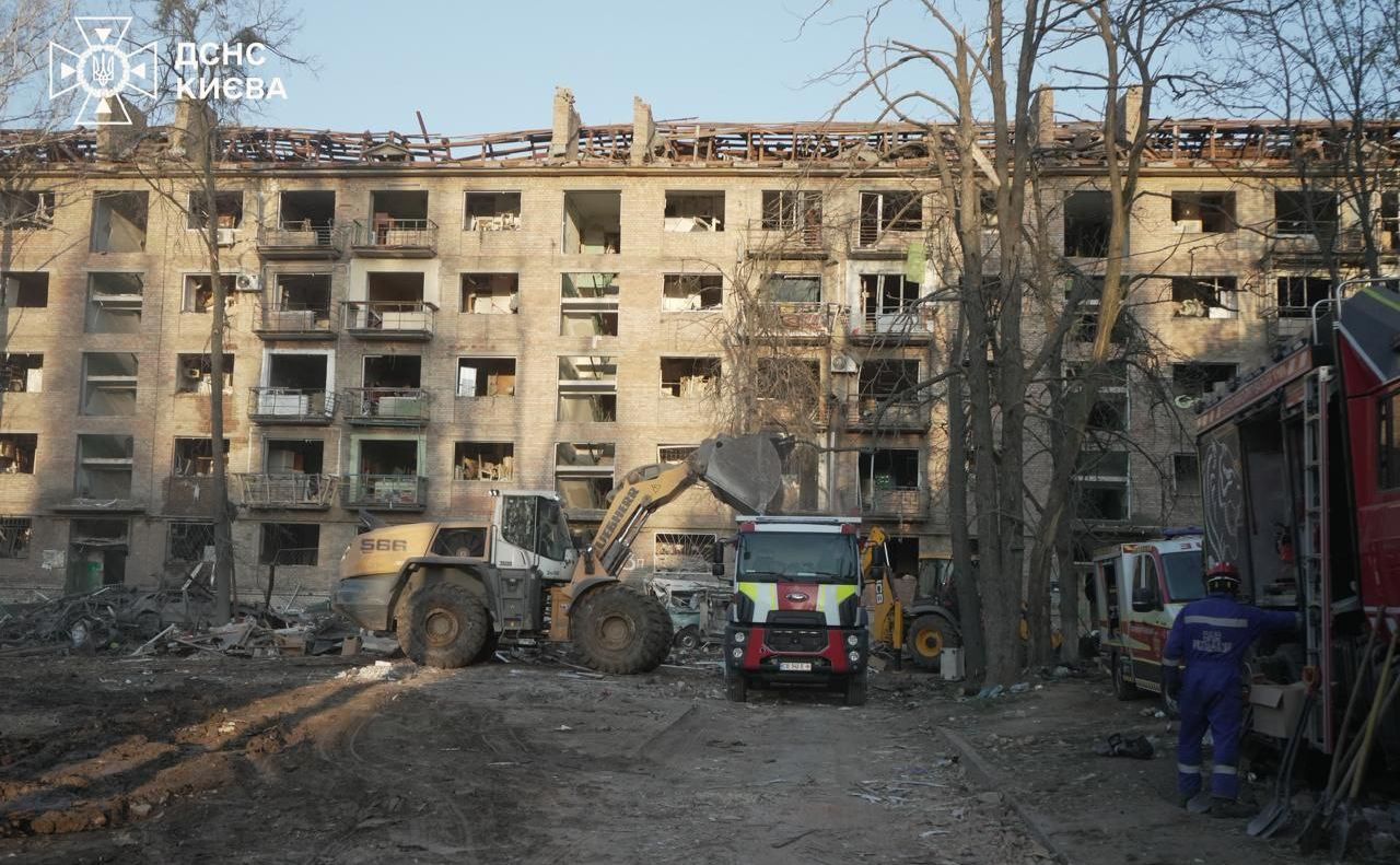 Рятувально-пошукова операція завершилася під ранок. Фото: ДСНС Києва