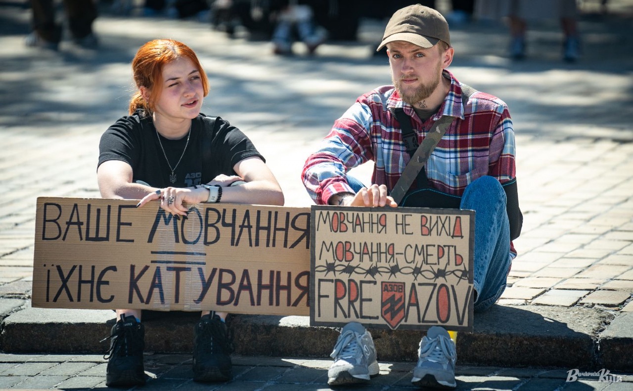 Учасники акції вийдуть, щоб висловити підтримку полоненим. Фото: Олексій Самсонов