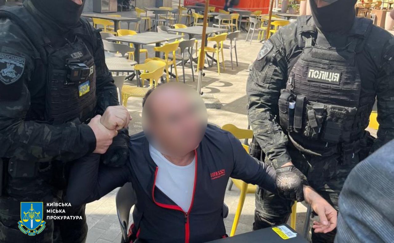 Затримання зловмисника. Фото: Київська міська прокуратура