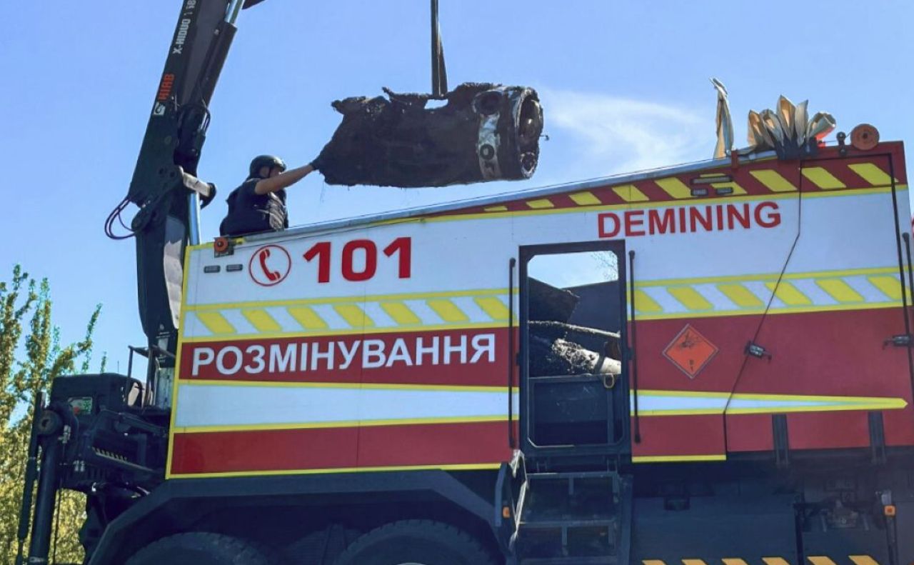 Фахівці ідентифікували залишки ракети типу «Точка-У». Фото: МРЦ ШР ДСНС