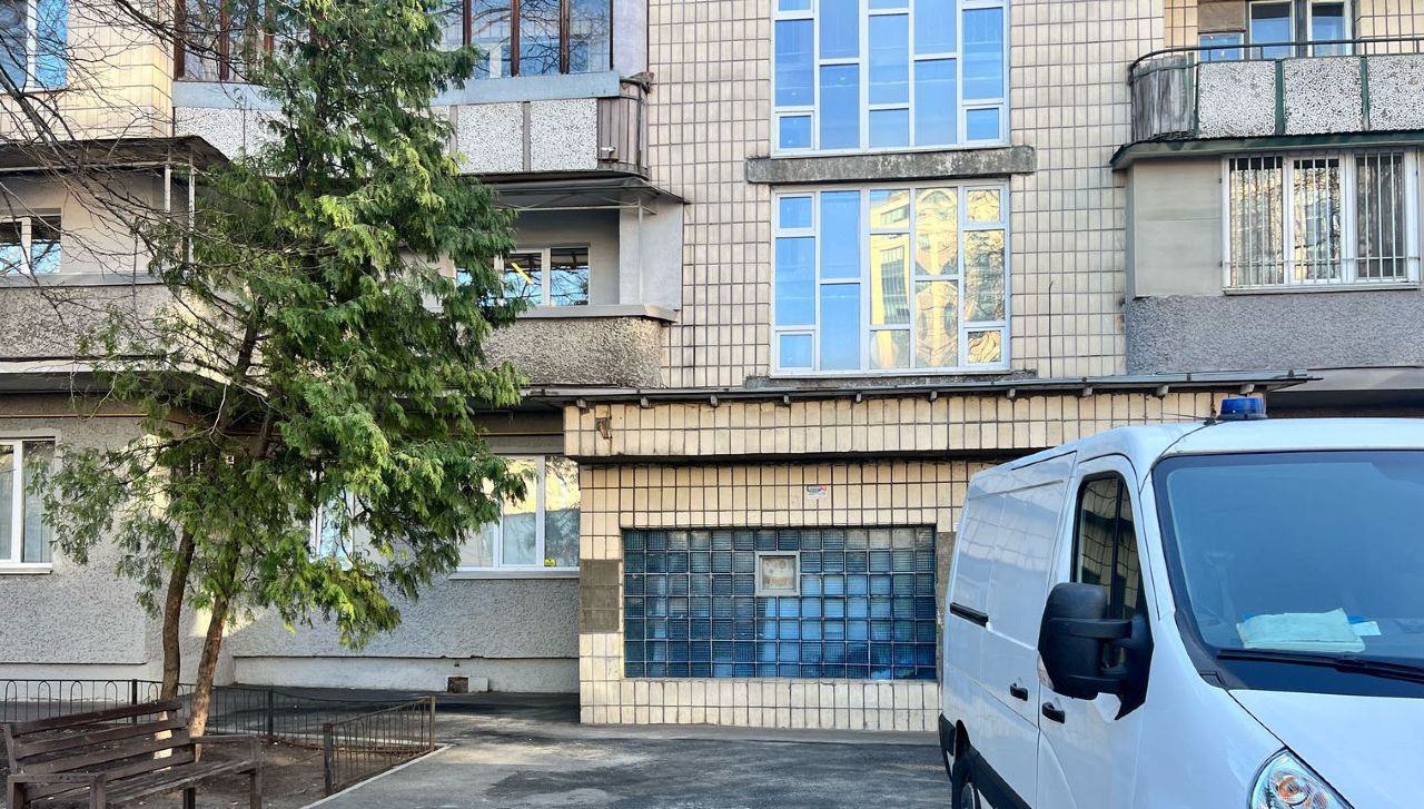 Злочин стався у квартирі однієї зі столичних багатопверхівок. Фото: Нацполіція