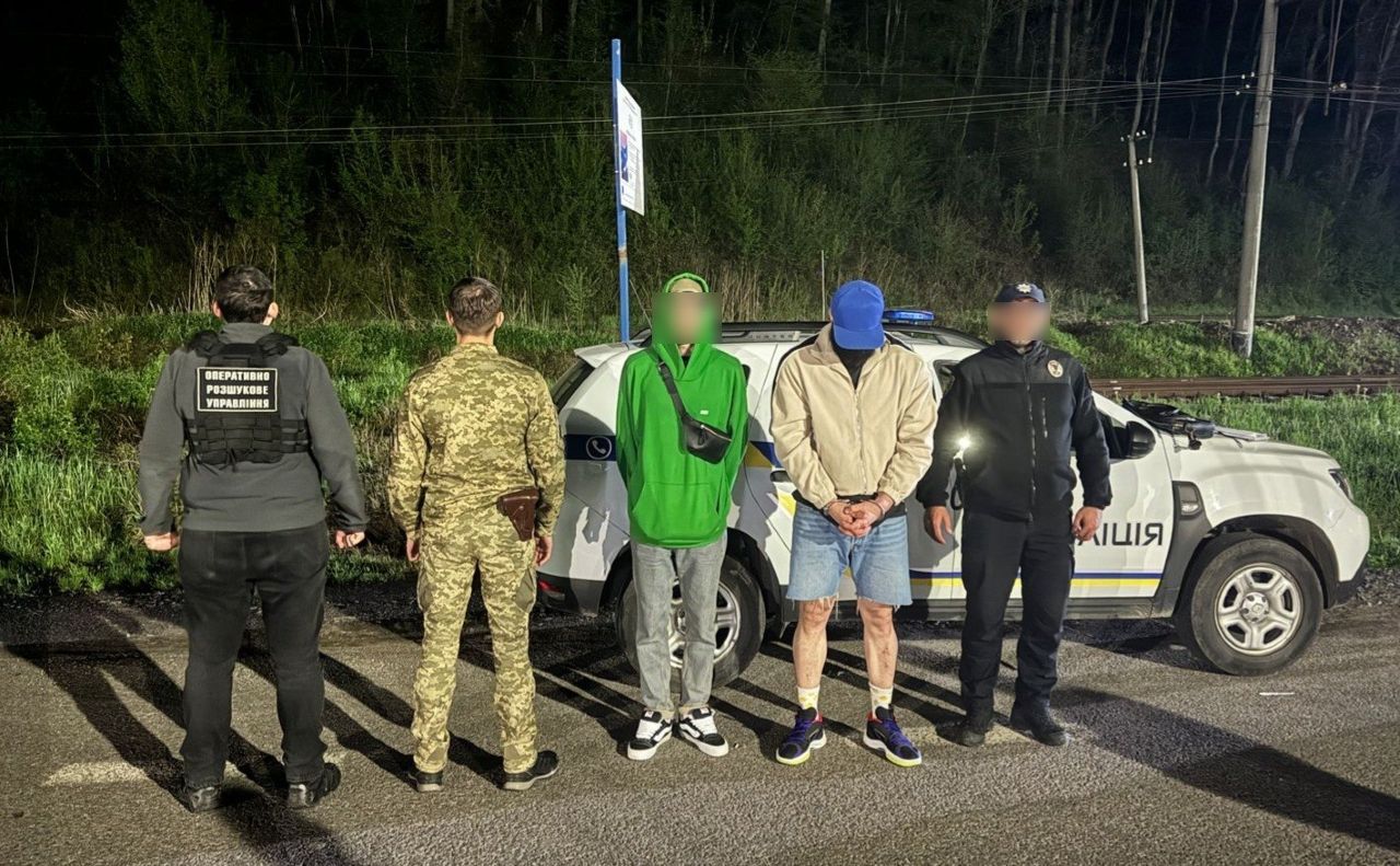 На пасажира склали адмінпротокол, а водію загрожує кримінальна відповідальність. Фото: ДПСУ