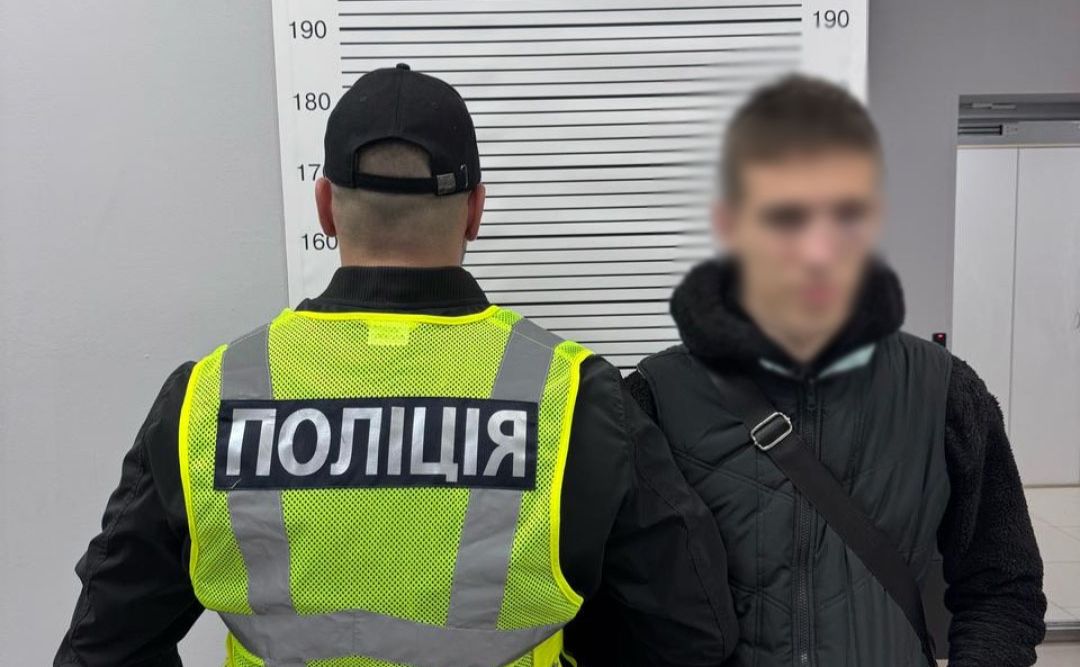 Хлопець під домашнім арештом. Фото: поліція Києва