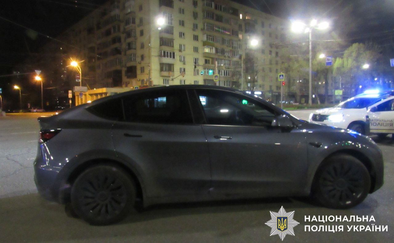 Електрокар промчав перехрестя на «червоний»
