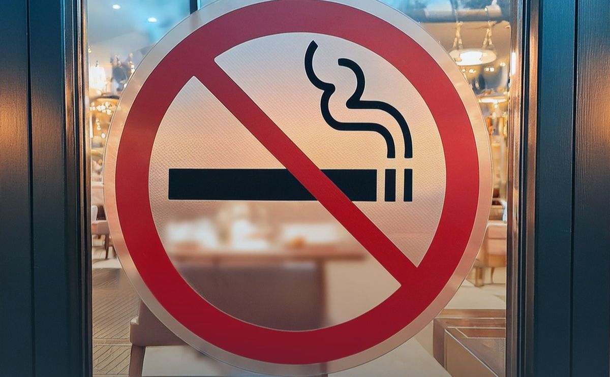 В Україні суворо обмежені місця для куріння. Фото: Держпродспоживслужба