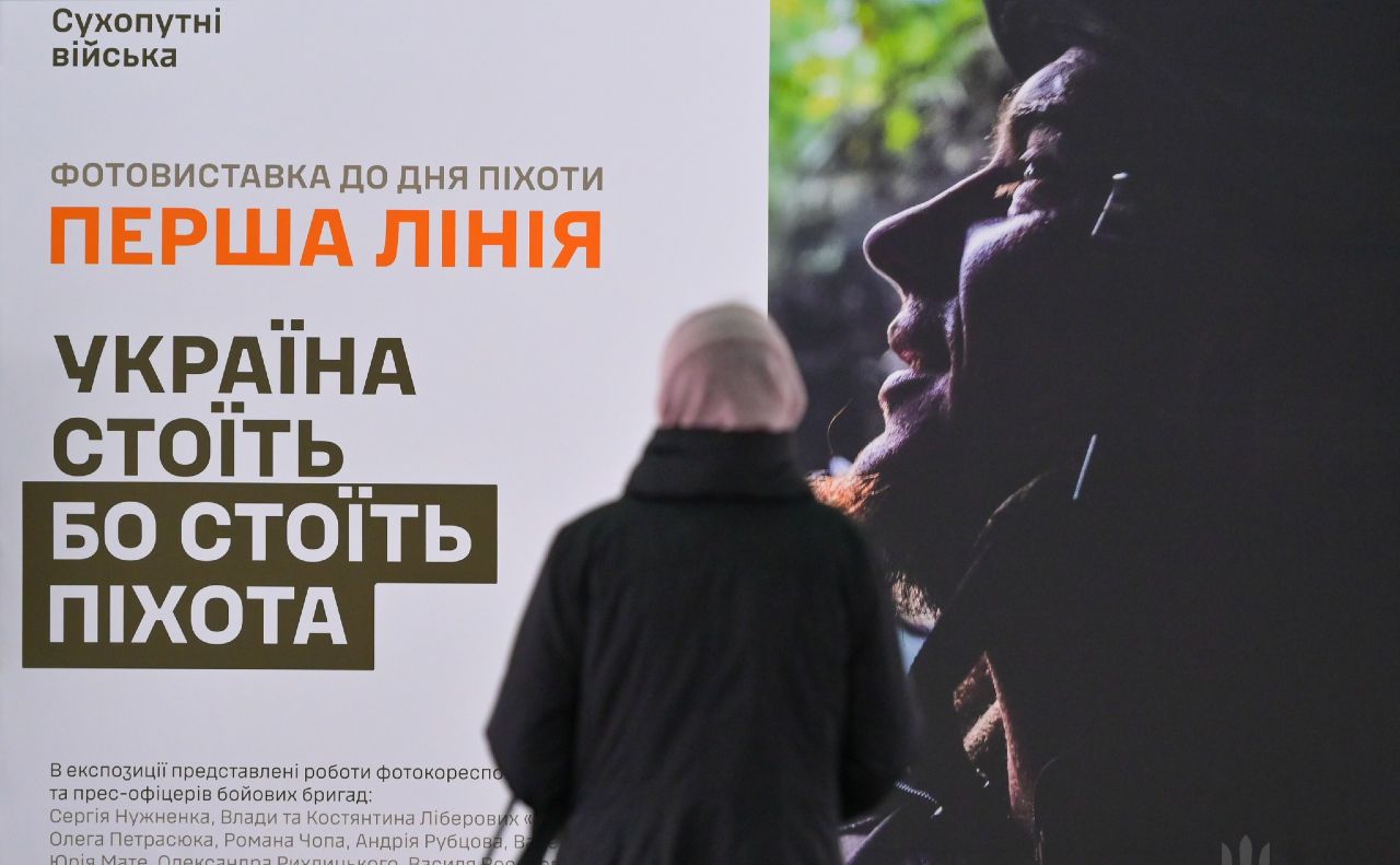 Виставку можна відвідати всім охочим в приміщенні столичного залізничного вокзалу «Південний». Фото: пресслужба Сухопутних військ Збройних сил України
