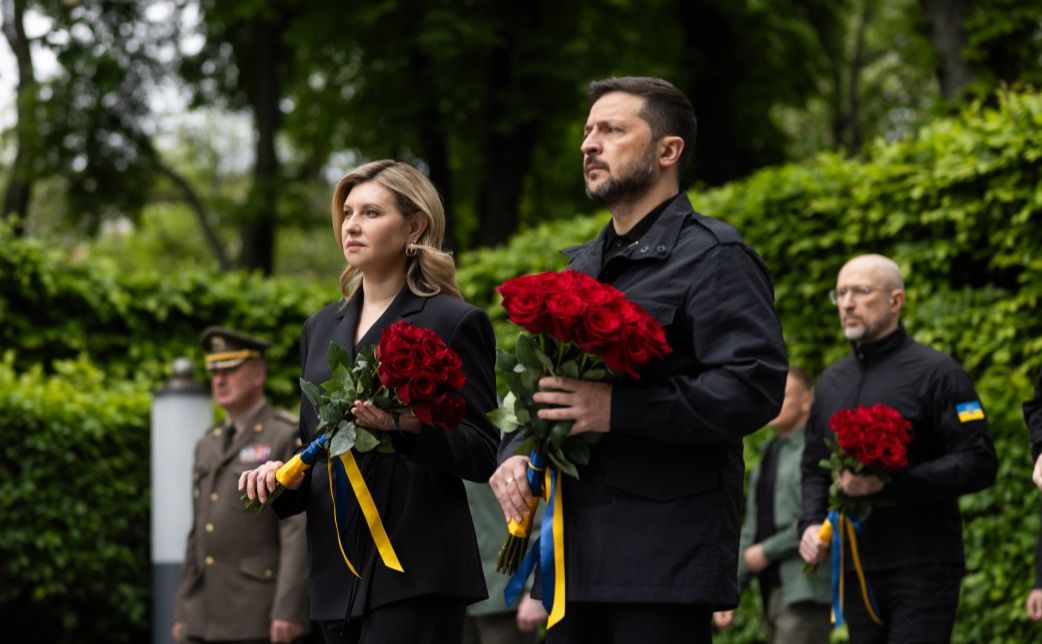 Володимир і Олена Зеленські у парку Вічної Слави. Фото: Офіс Президента