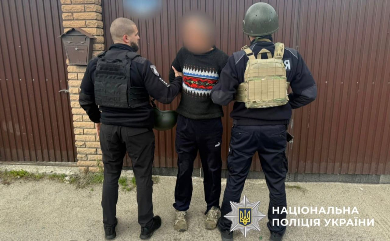 Після вбивства військового та його тещі чоловік зачинився у власному будинку