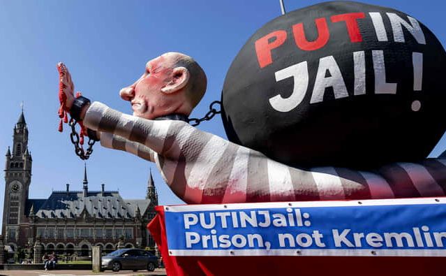 Протести біля Міжнародного суду ООН у Гаазі. Фото: AFP/East News