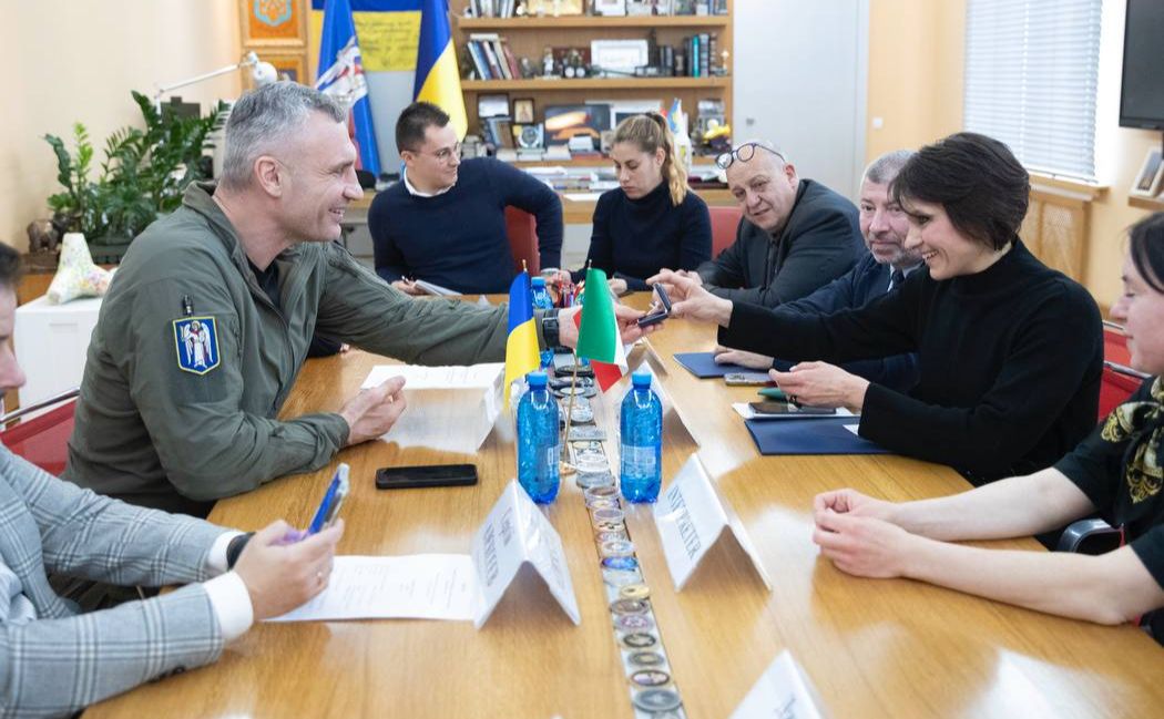 Іноземні гості з мером Києва. Фото: телеграм канал В.Кличка